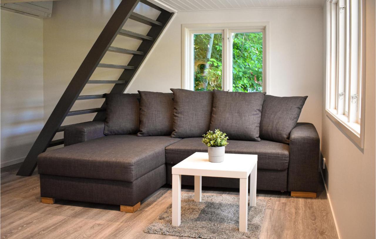 2 Bedroom Amazing Home In Fjaelkinge Exteriör bild