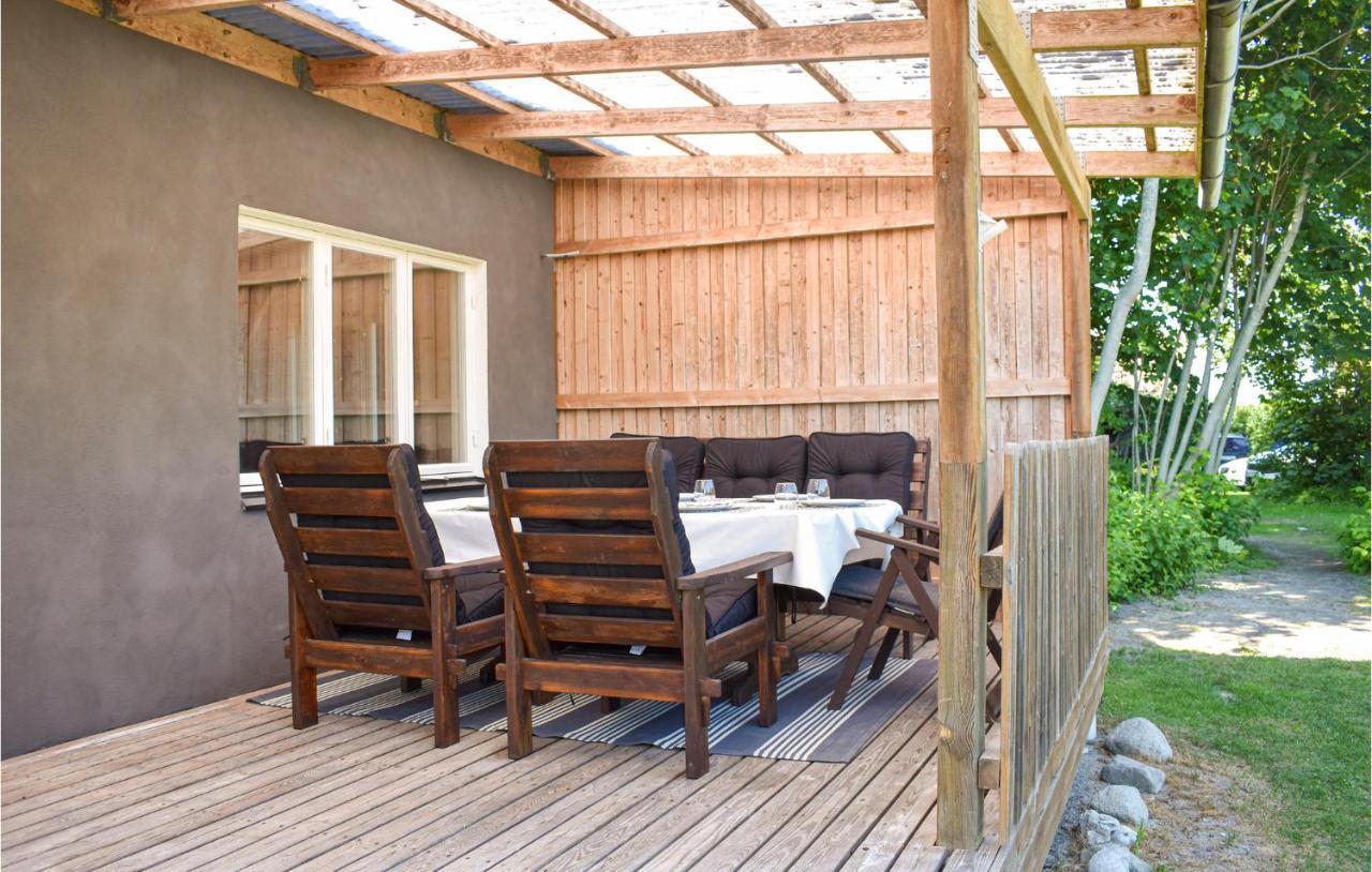 2 Bedroom Amazing Home In Fjaelkinge Exteriör bild