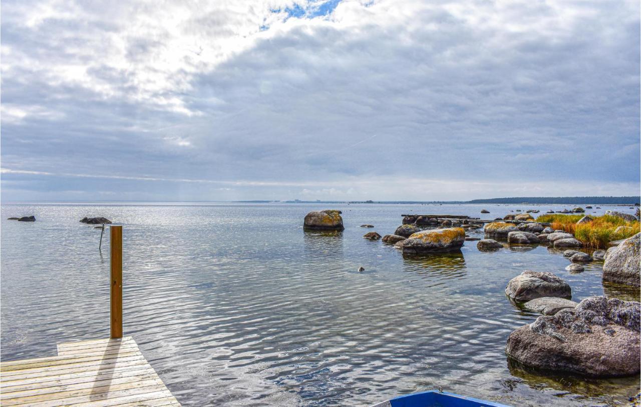 2 Bedroom Amazing Home In Fjaelkinge Exteriör bild