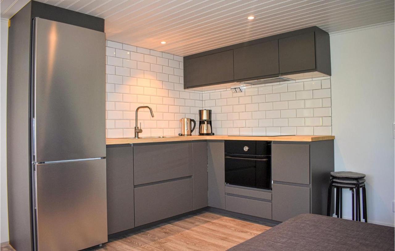 2 Bedroom Amazing Home In Fjaelkinge Exteriör bild