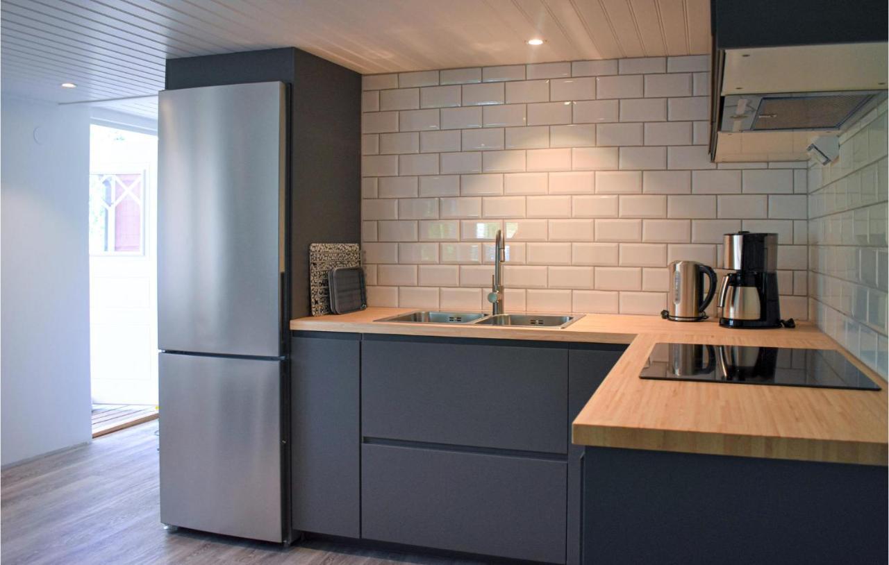 2 Bedroom Amazing Home In Fjaelkinge Exteriör bild