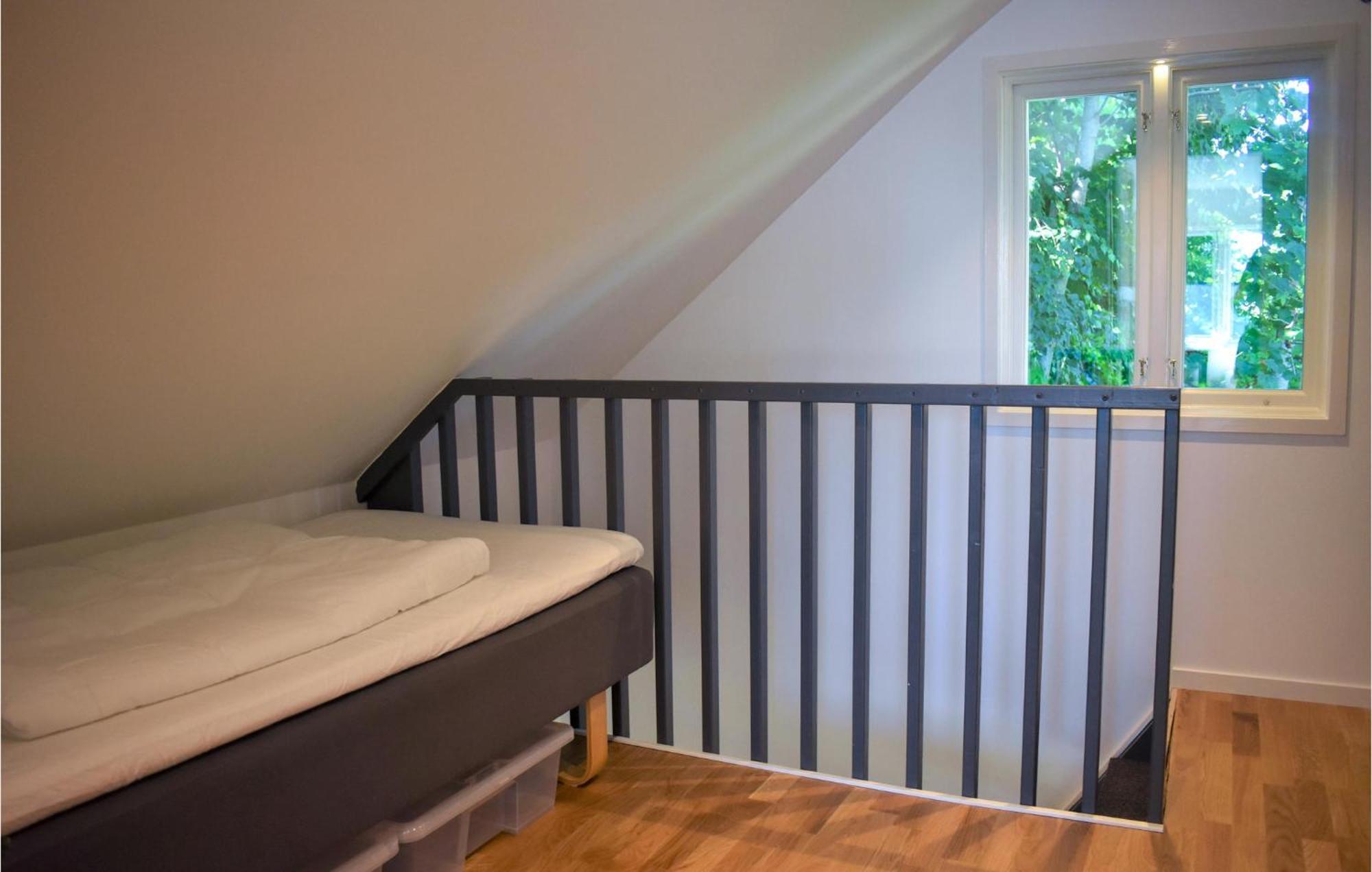 2 Bedroom Amazing Home In Fjaelkinge Exteriör bild